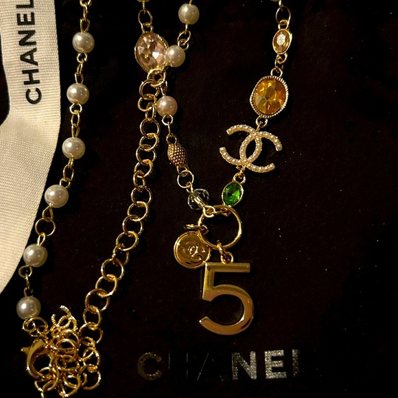 Chanel 5 charm - Picture 3 of 4